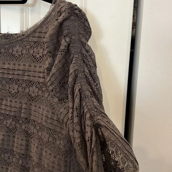 Joie Grey two layer lace top - Picture 4 of 9